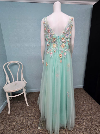Sydney's Closet 7357