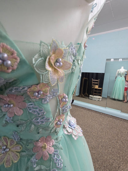 Sydney's Closet 7357
