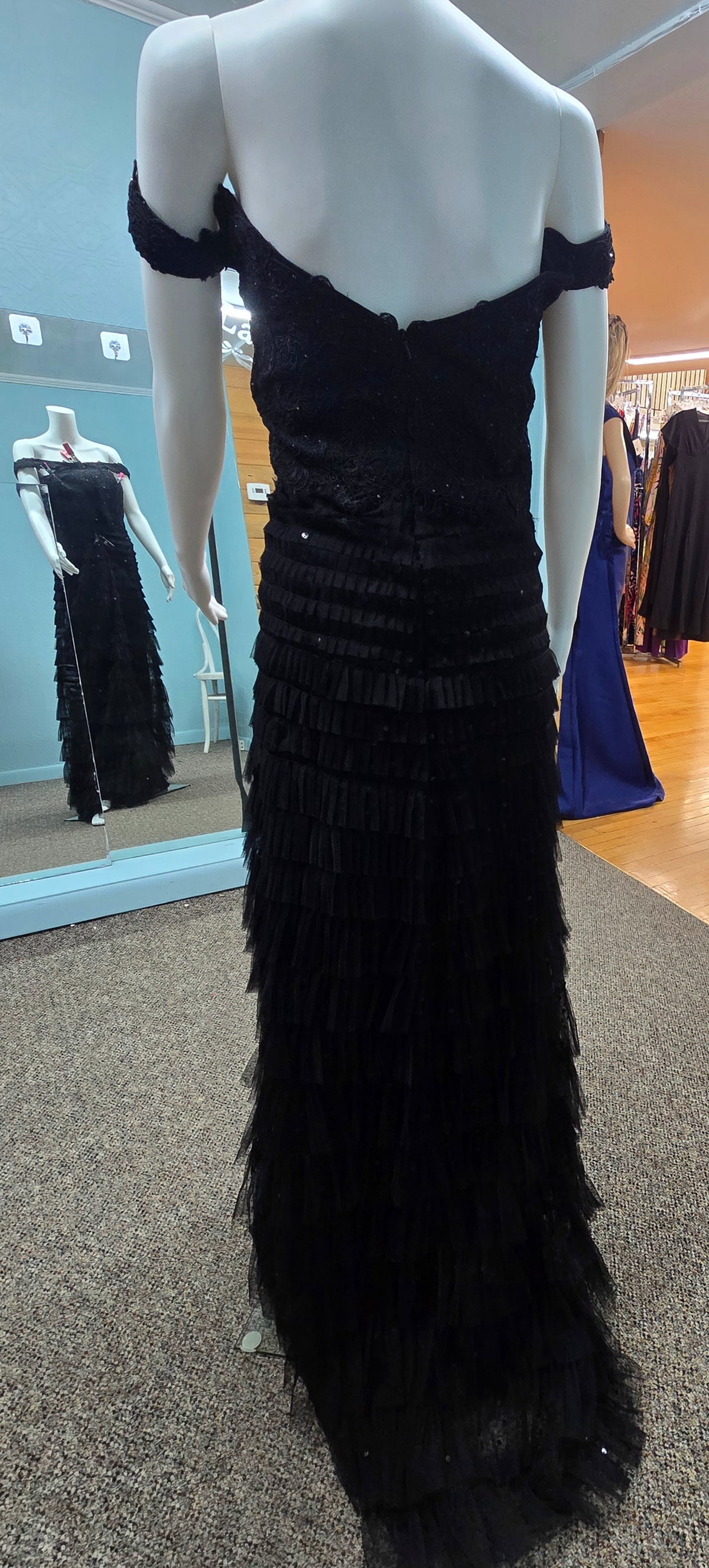 Sydney's Closet 7322